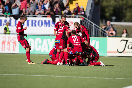 Östersunds Ken Sema jublar