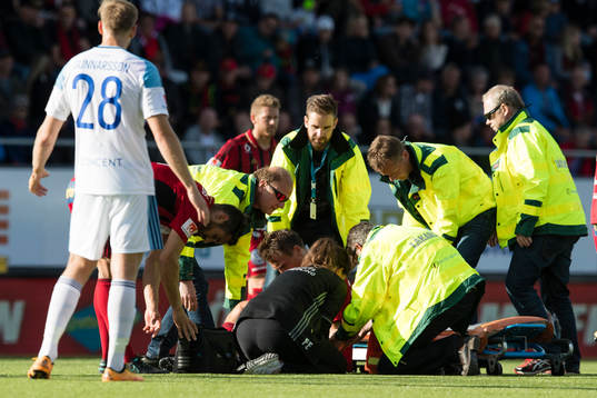 Östersunds Bobo Sollander Jansson  skadar armen
