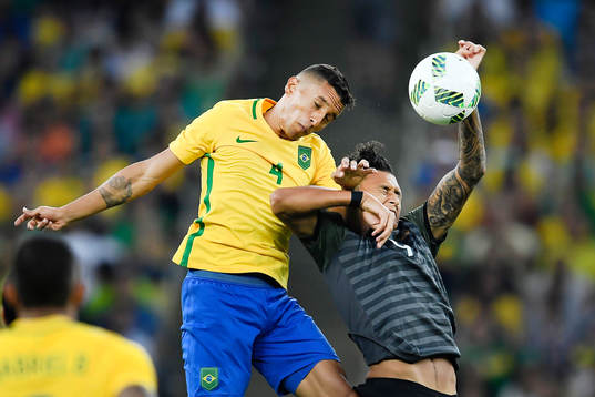 Brasiliens Marquinhos och Tysklands Davie Selke  i