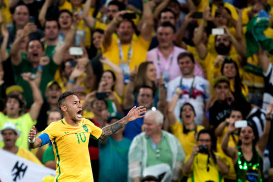 Brasiliens Neymar jublar