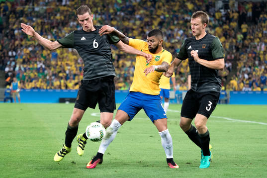Tysklands Sven Bender (v) och Lukas Klosterman (h)