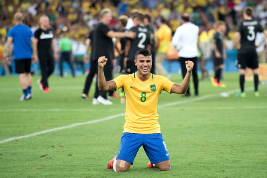 Brasiliens Rafael Alcantara jublar