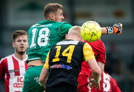 IFK Hässleholms Linus Svensson i matchen i division 2