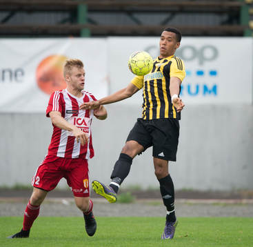 IFK Hässleholms Kevin Thompson i matchen i division 2