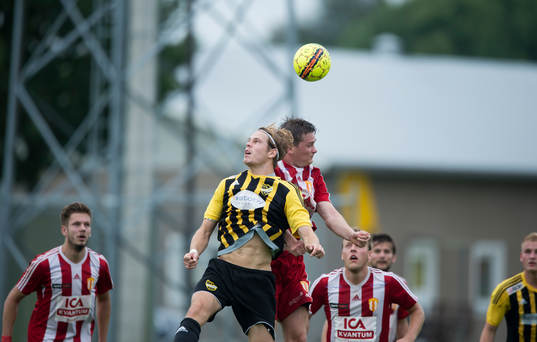 IFK Hässleholms Filip Ranmo i matchen i division 2 mellan