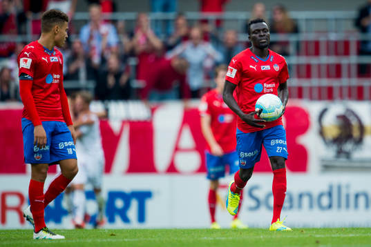 Helsingborgs Jordan Larsson och Lalawélé Atakora deppar