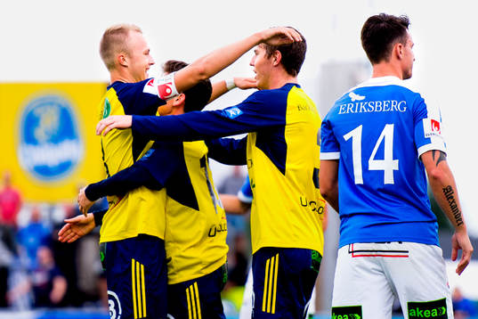 Ängelholms spelare jublar samtdigt som Trelleborgs