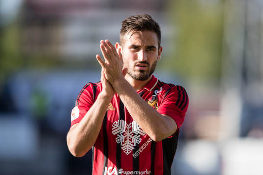 Östersunds Sotirios Papagiannopoulos  tackar publiken