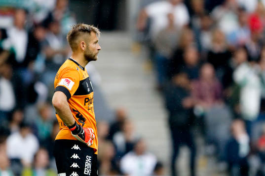 IFK Göteborgs målvakt John Alvbåge deppar