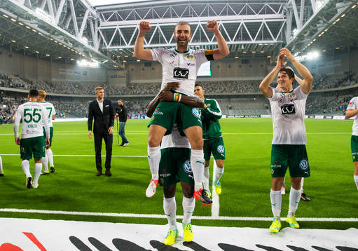 Hammarbys Joseph Aidoo lyfter upp Kennedy Bakircioglu