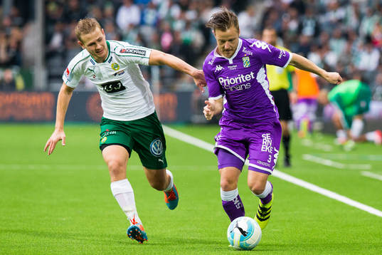 Hammarbys Erik Israelsson jagar IFK Göteborgs Scott
