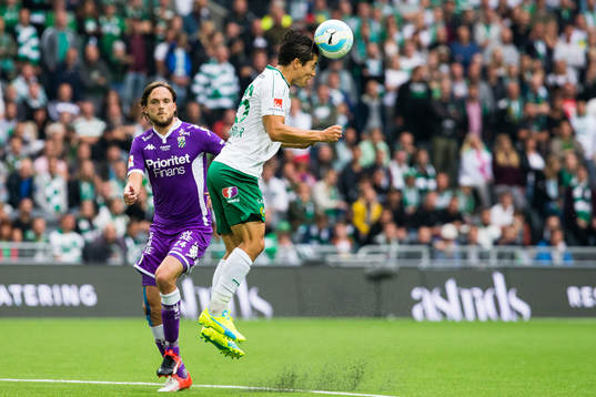 IFK Göteborgs Tom Pettersson ser på när Hammarbys David