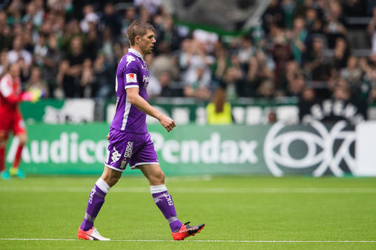 IFK Göteborgs Mikael Boman ser bekymrad ut