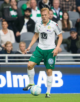 Hammarbys Isac Lidberg med bollen