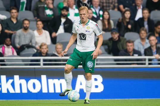 Hammarbys Isac Lidberg med bollen