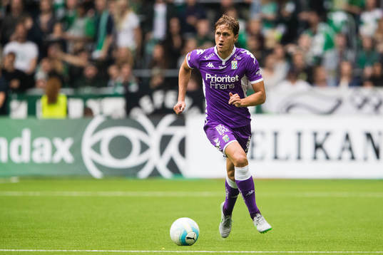 IFK Göteborgs Thomas Rogne med bollen