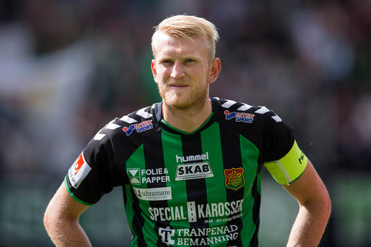 GAIS lagkapten Carl Nyström innan fotbollsmatchen i