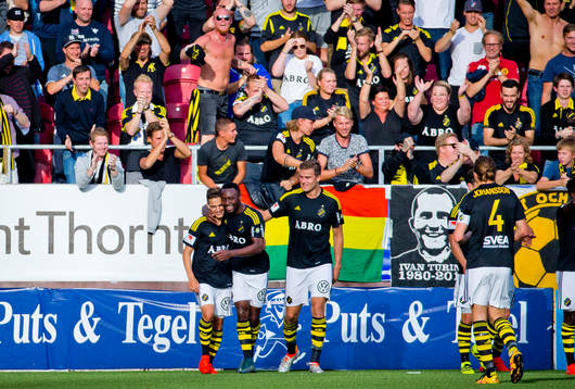 s Chinedu Ogbuke Obasi gör 0-1 och jublar framför klacken