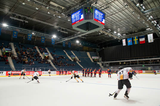 Rouen Dragons och Djurgårdens spelare värmer upp