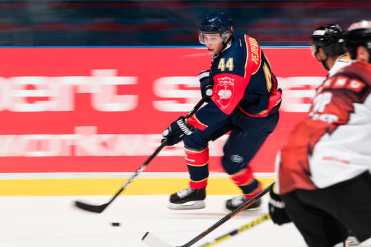 Djurgårdens Lukas Vejdemo med pucken