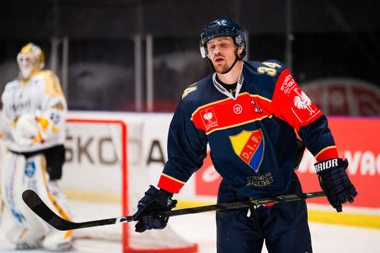 Djurgårdens Daniel Brodin ser missnöjd ut