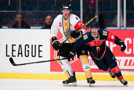 Rouen Dragons Patrick Koudys och Djurgårdens Gustav Possler