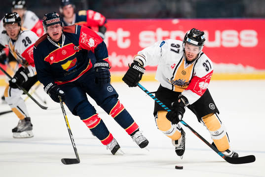 Djurgårdens Henrik Eriksson och Rouen Dragons Joris Bedin