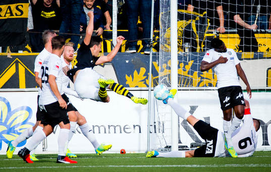 s Stefan Ishizaki och Örebros Robert Åhman Persson