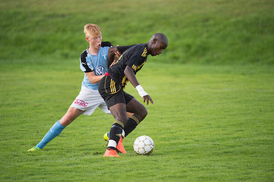 IFK Hässleholms James i matchen för pojkar födda 2000
