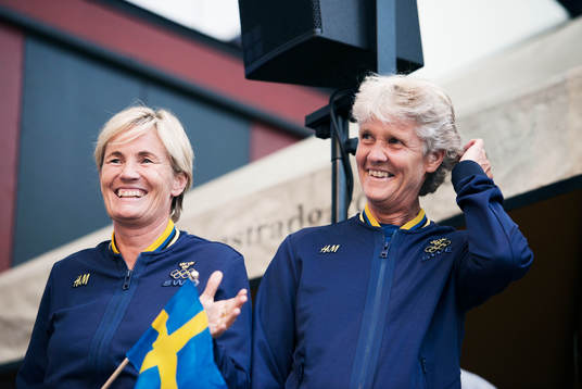 Förbundskapten Pia Sundhage och assisterande