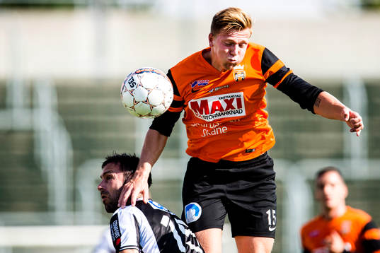 Kristianstads Jesper Modig i nickduell med Landskronas Rade