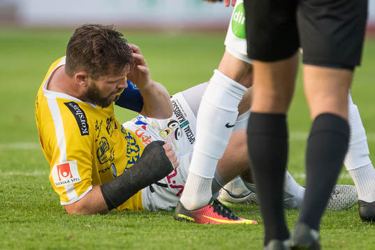 Falkenbergs David Svensson har ont