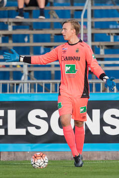 Gefles målvakt Andreas Andersson deppar