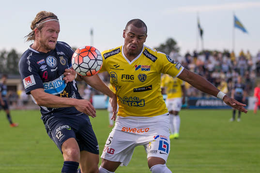 Gefles Anders Bååth och Falkenbergs Felipe Carvalho