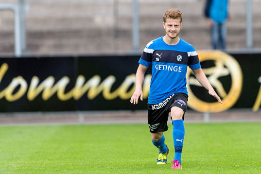 Halmstads Rebin Asaad före fotbollsmatchen i Superettan