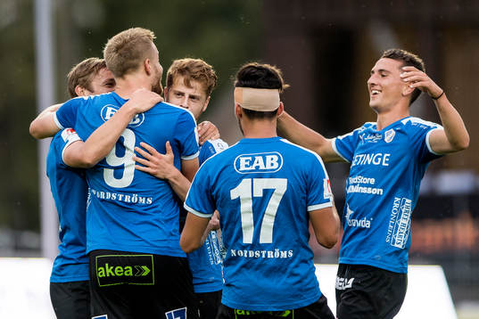 Bläddra bland fler bilder av Fotboll, Superettan, Halmstad - Varberg