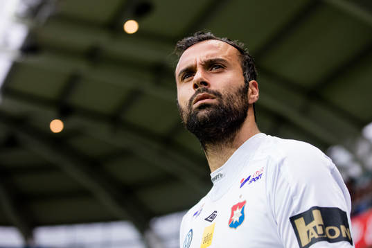 Örgrytes målvakt Abbas Hassan innan fotbollsmatchen i