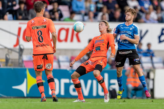 Varbergs Joakim Lindner och Halmstads Rebin Asaad