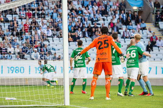 Jönköpings målvakt Damir Mehic är irriterad på Malmö