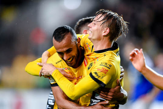 Elfsborgs Issam Jebali och Simon Hedlund jublar