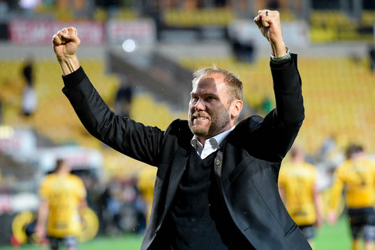 Elfsborgs manager Magnus Haglund jublar