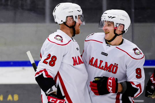 Malmö Redhawks Jens Olsson och Frederik Storm jublar