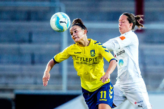 Bröndbys Katrine Keje och Rosengårds Lina Nilsson  i