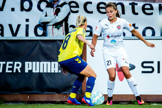 Bröndbys Theresa Nielsen och Rosengårds Lieke Martens