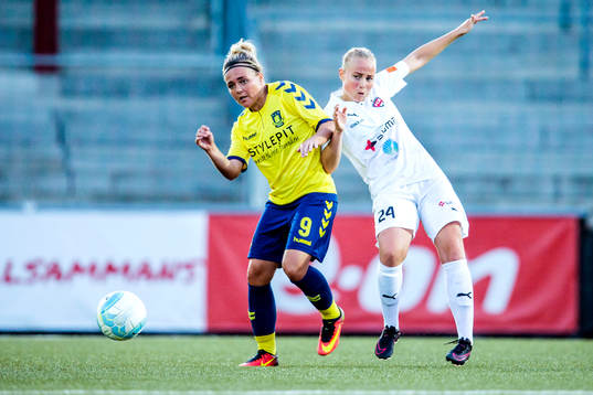 Bröndbys Nanna Christiansen och Rosengårds Ebba Wieder i