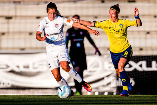 Rosengårds Lieke Martens och Bröndbys Theresa Nielsen i