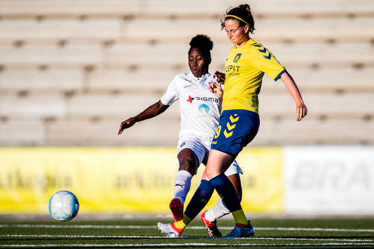 Rosengårds Anita Asante och Bröndbys Nanna Christiansen i