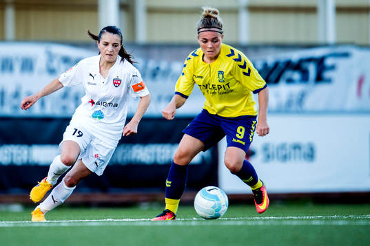 Rosengårds Iva Ladeka och Bröndbys Nanna Christiansen