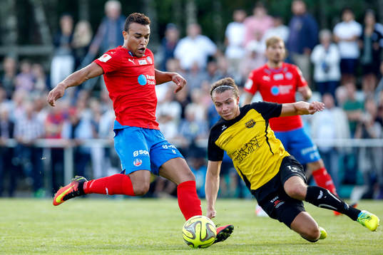 Helsingborgs Tyrell Rusike och Gnosjös Oskar Francke