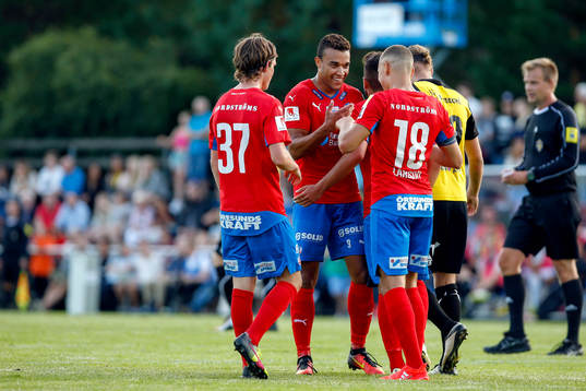 Helsingborgs Max Svensson, Tyrell Rusike och Jordan Larsson